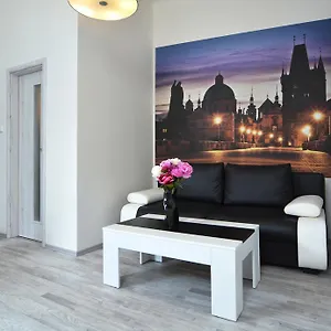 navratilova-apartments.praguehotelsweb.com/